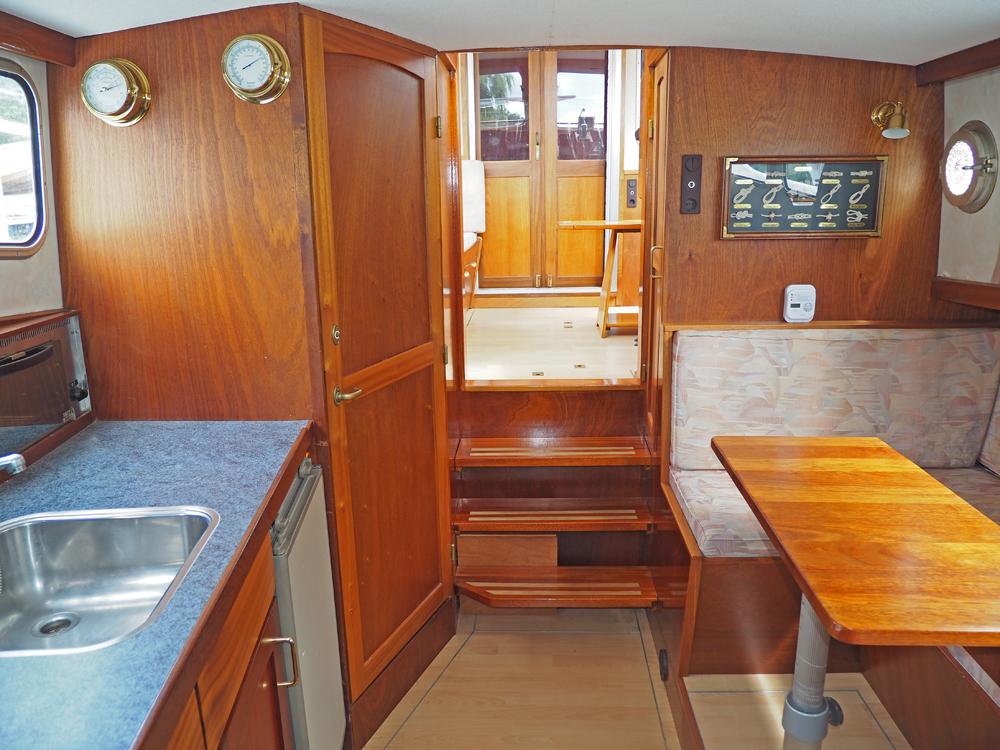 Saloon, Accommodation